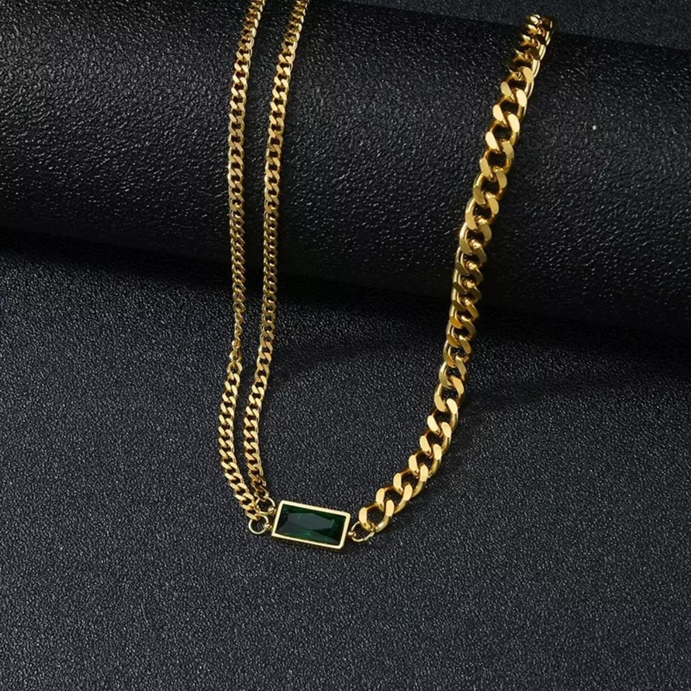 18k Emerald Zirconia Necklace - Picture 4 of 4